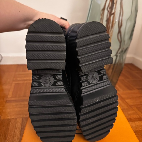 Louise Vuitton Laureate Platform Desert Boot - Picture 3 of 10